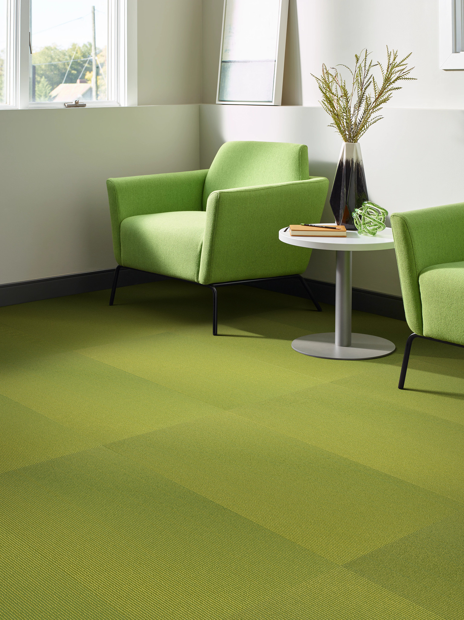 RADIATE-54943-GLEAMING-00260-room-image