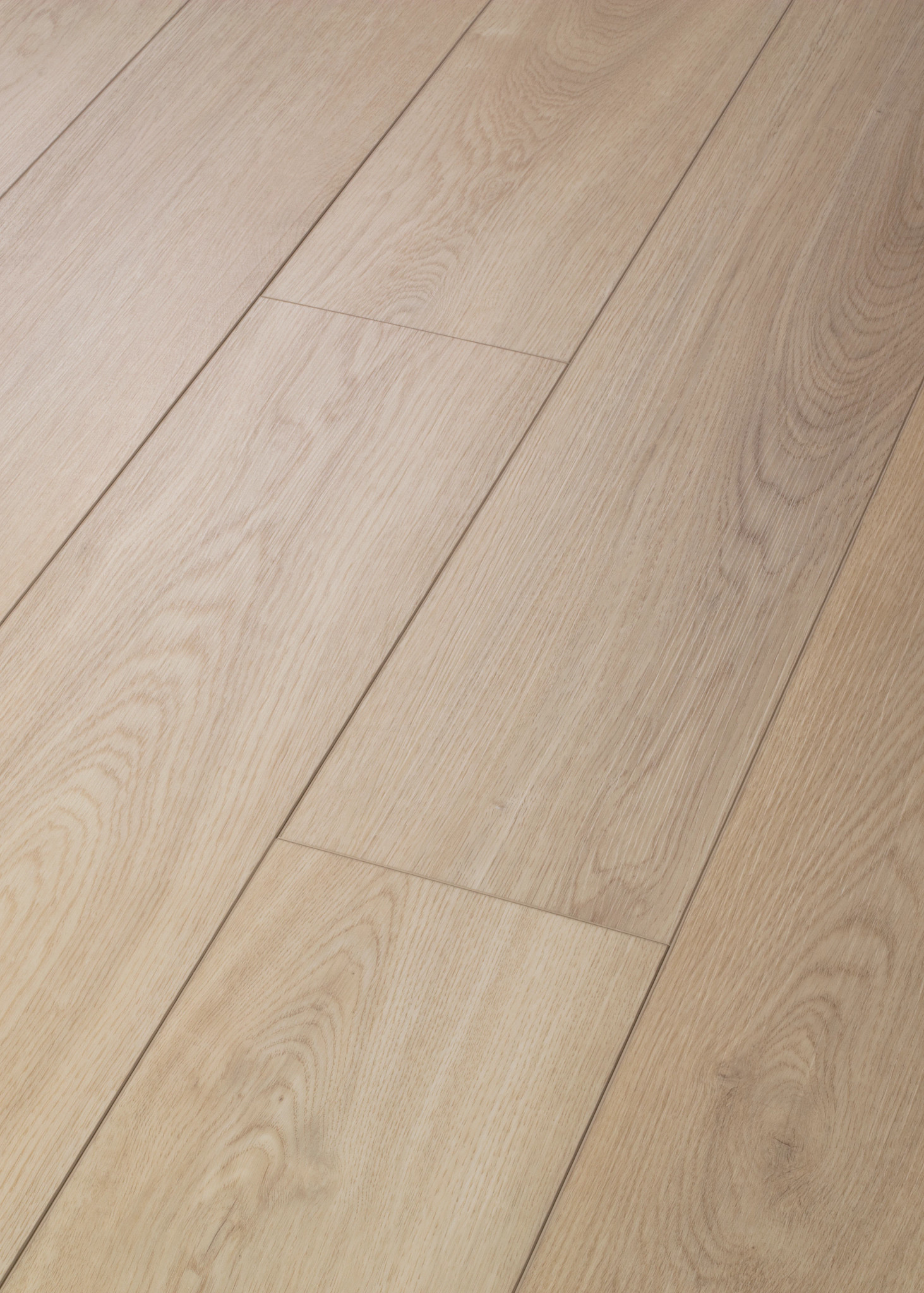 DISTINCTION PLUS FRENCH OAK ANGLED
