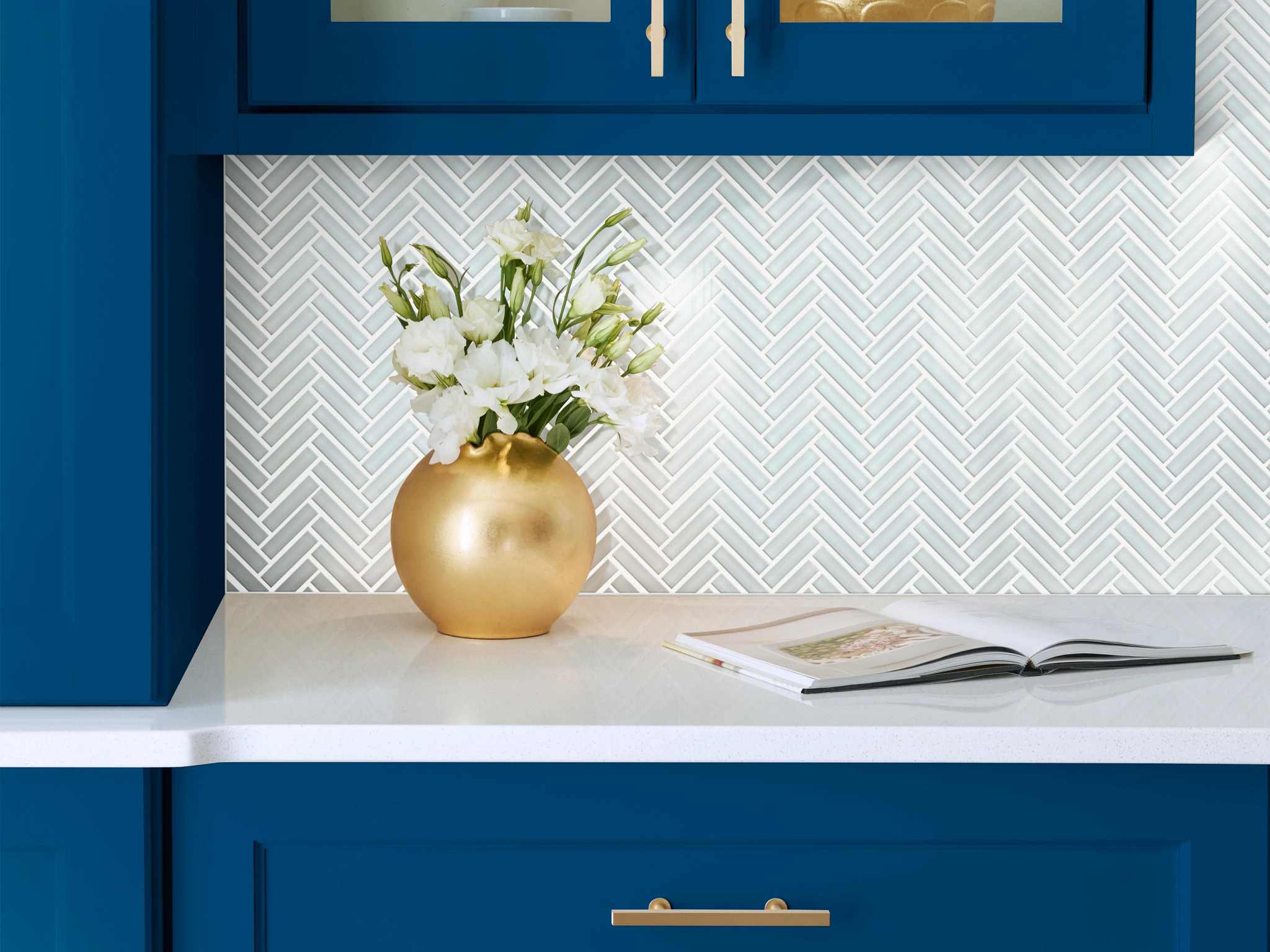 ASCENDANT HERRINGBONE SERENE WHITE ROOM