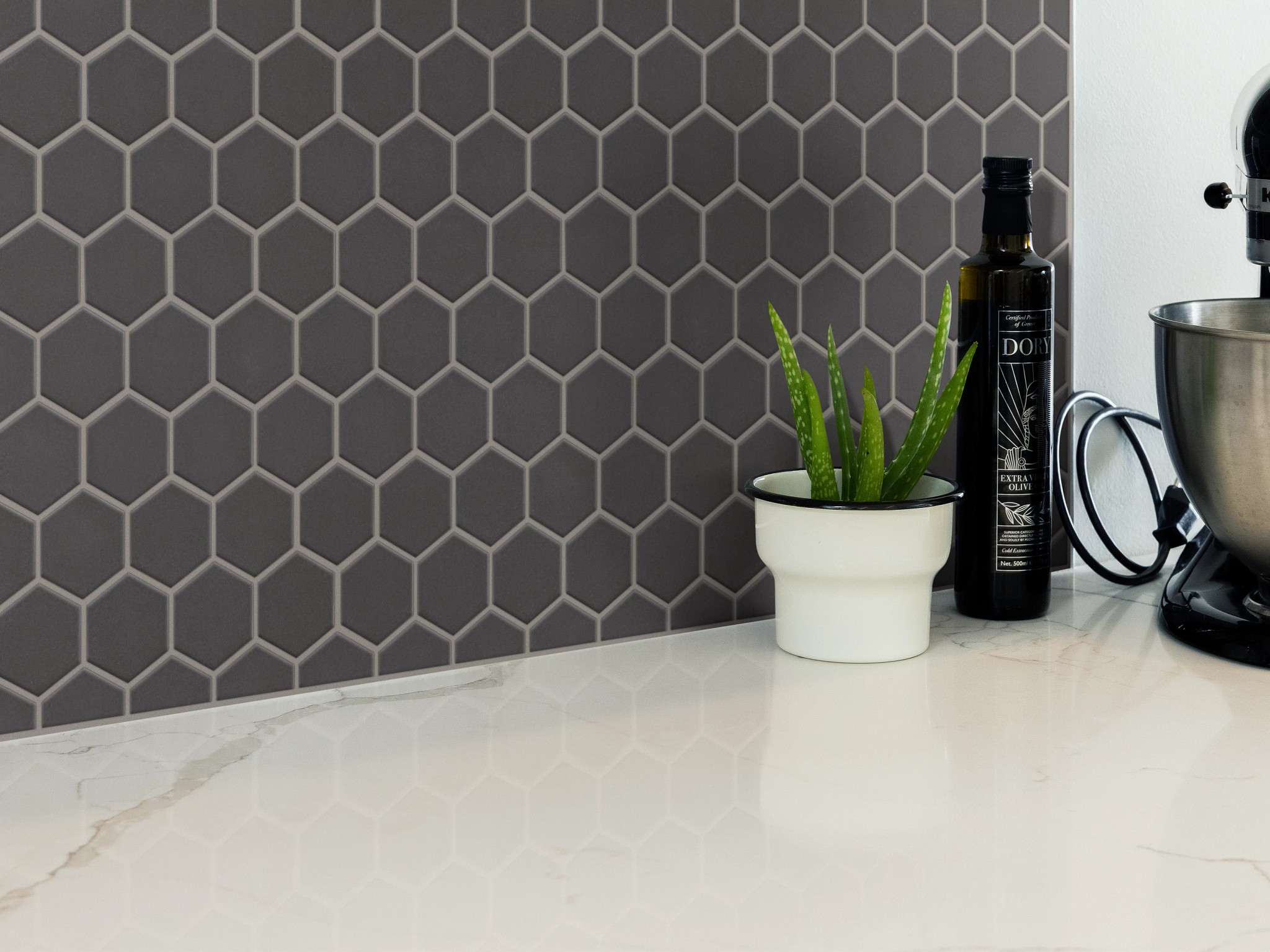 BAKER BLVD 2" HEX MATTE MOSAIC CARBON ROOM