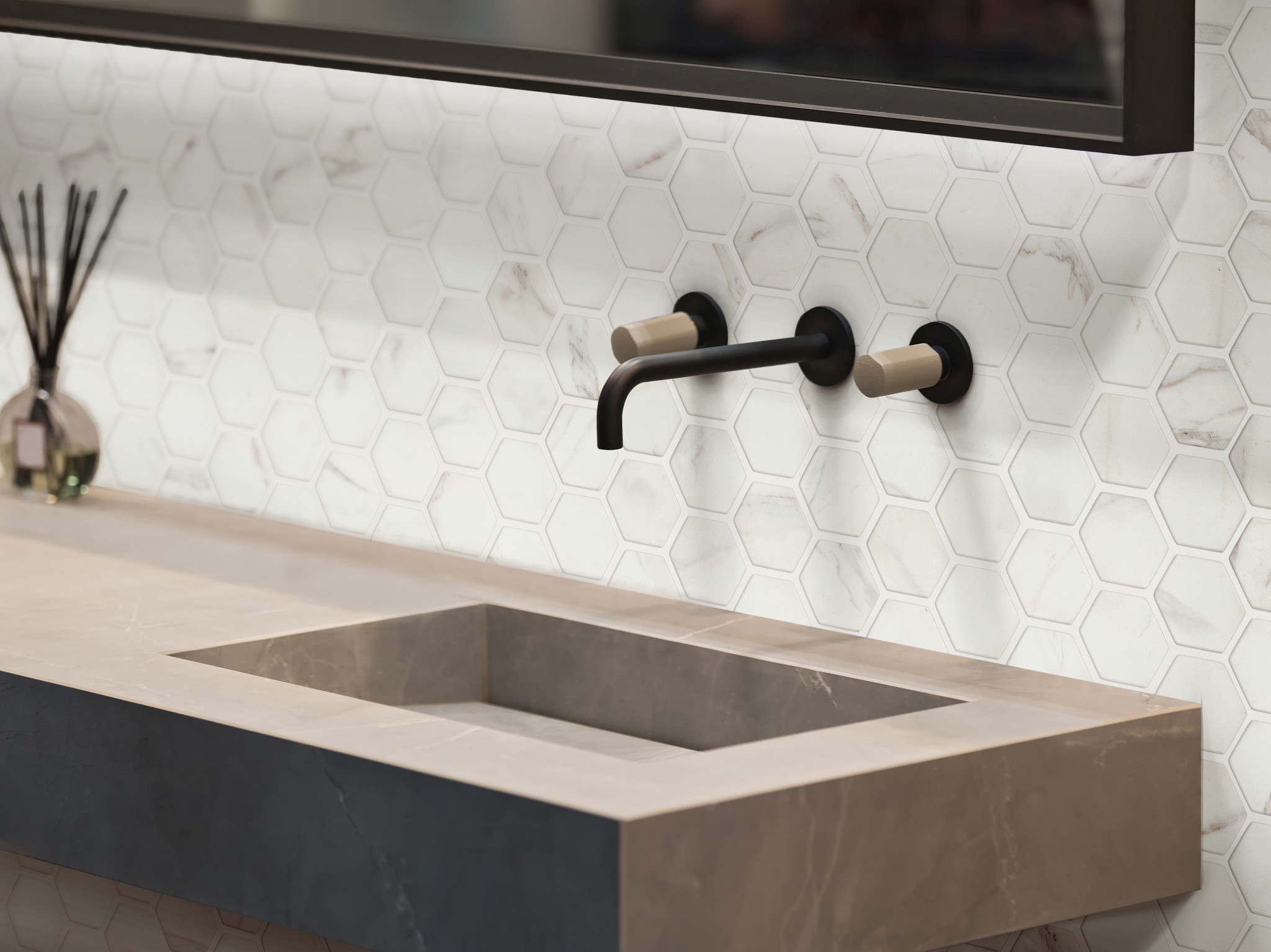 DREAMSCAPE ELONGATED HEX CARRARA ROOM