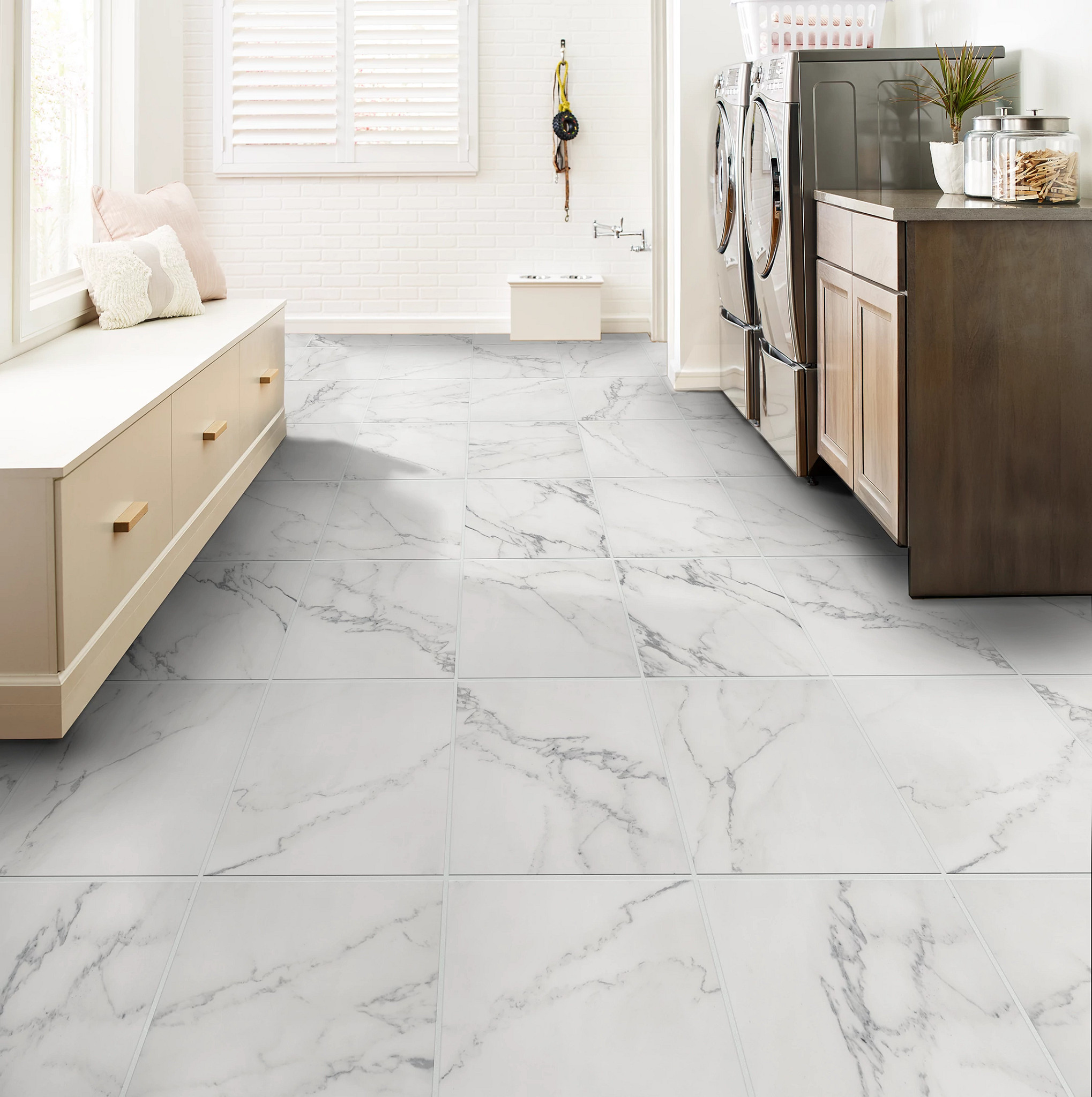 ENCLAVE 13X13 LUXE BIANCO ROOM