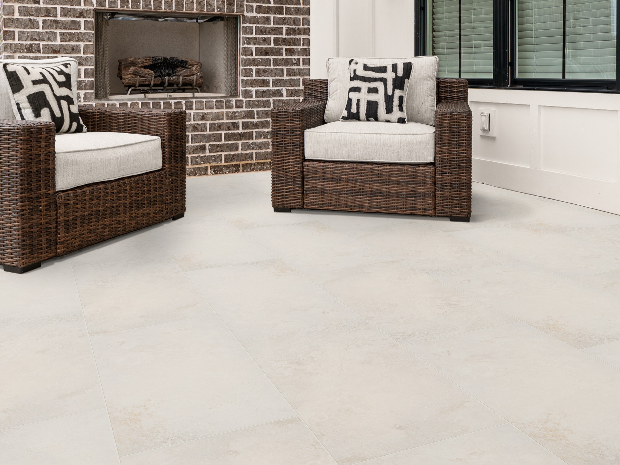 LAYERED EARTH 24X48 CC IVORY ROOM