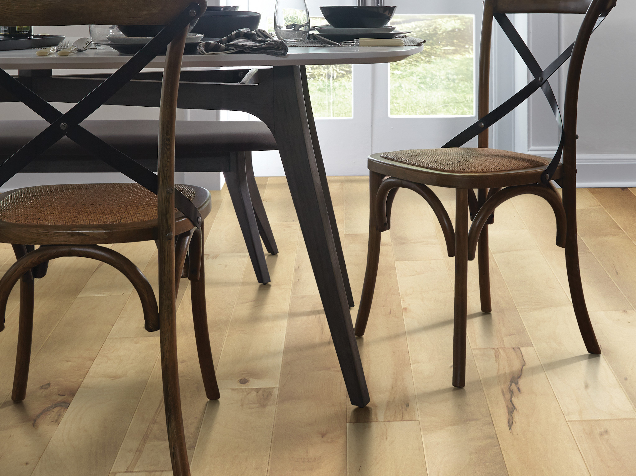 ELLISON MAPLE CHARISMATIC ROOM in room