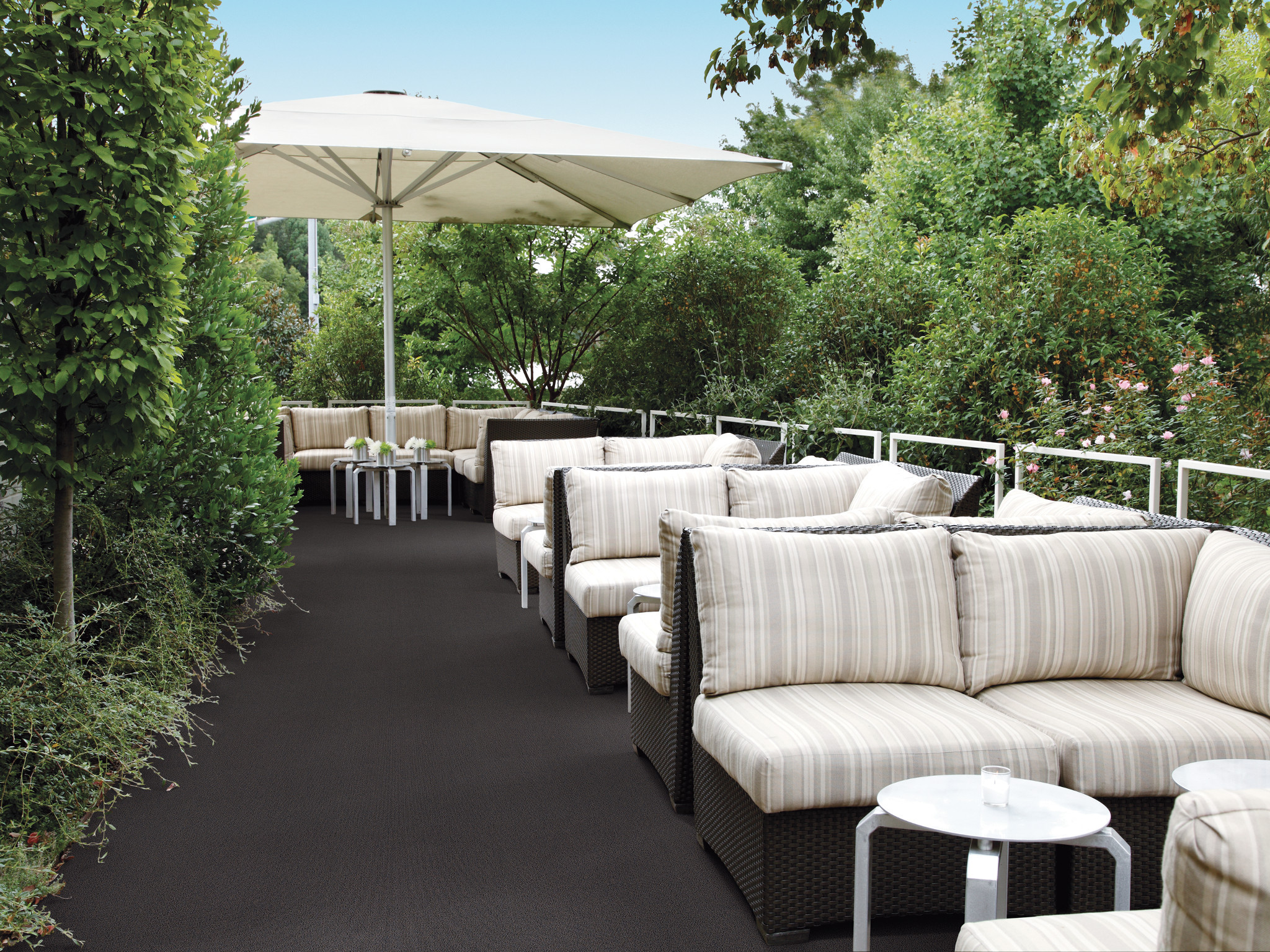 OUTSIDE-AGENDA-54638-BATIK-BLUE-00400-room-image