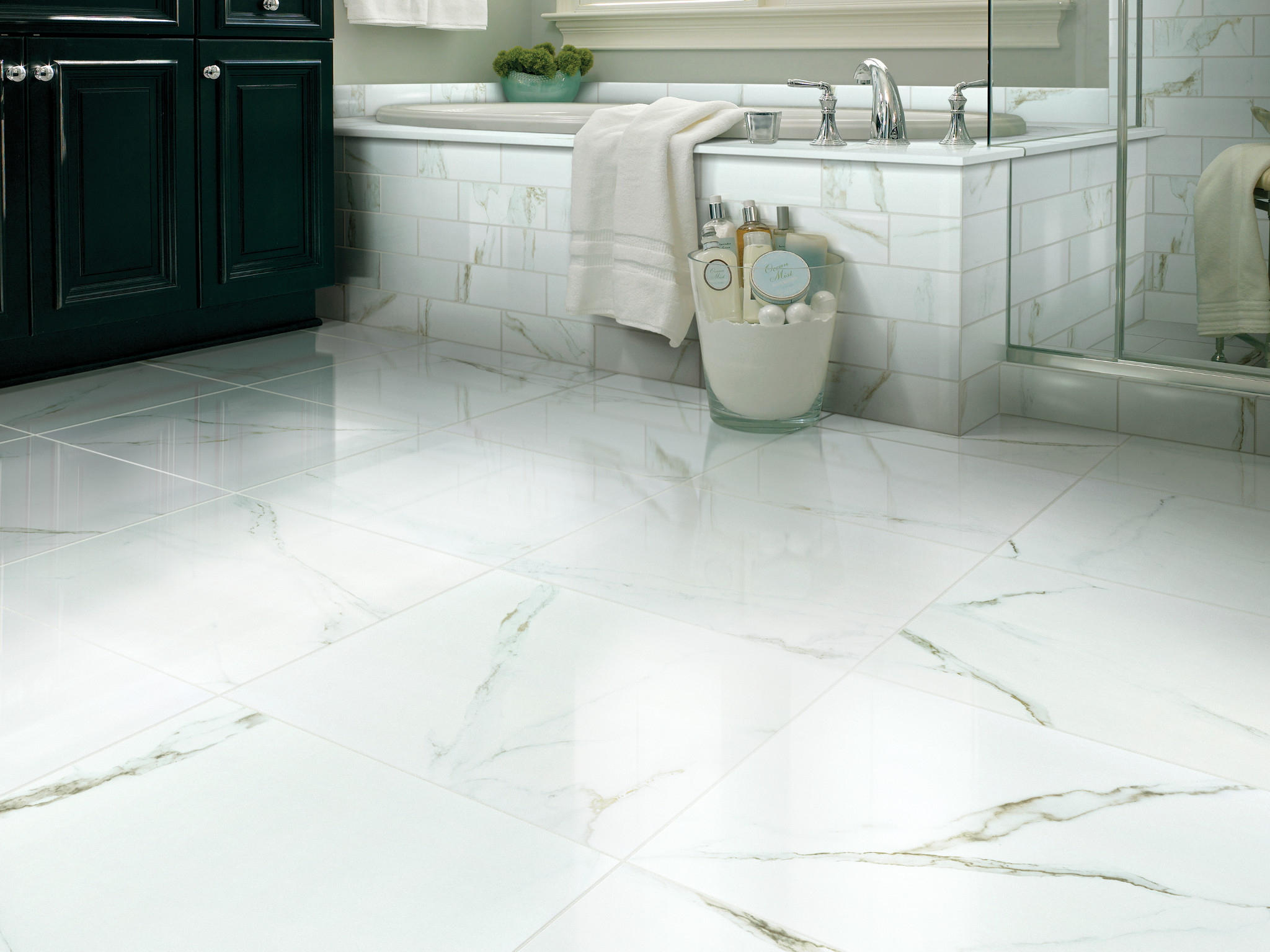 CASINO 24X24 POLISHED CALACATTA ROOM