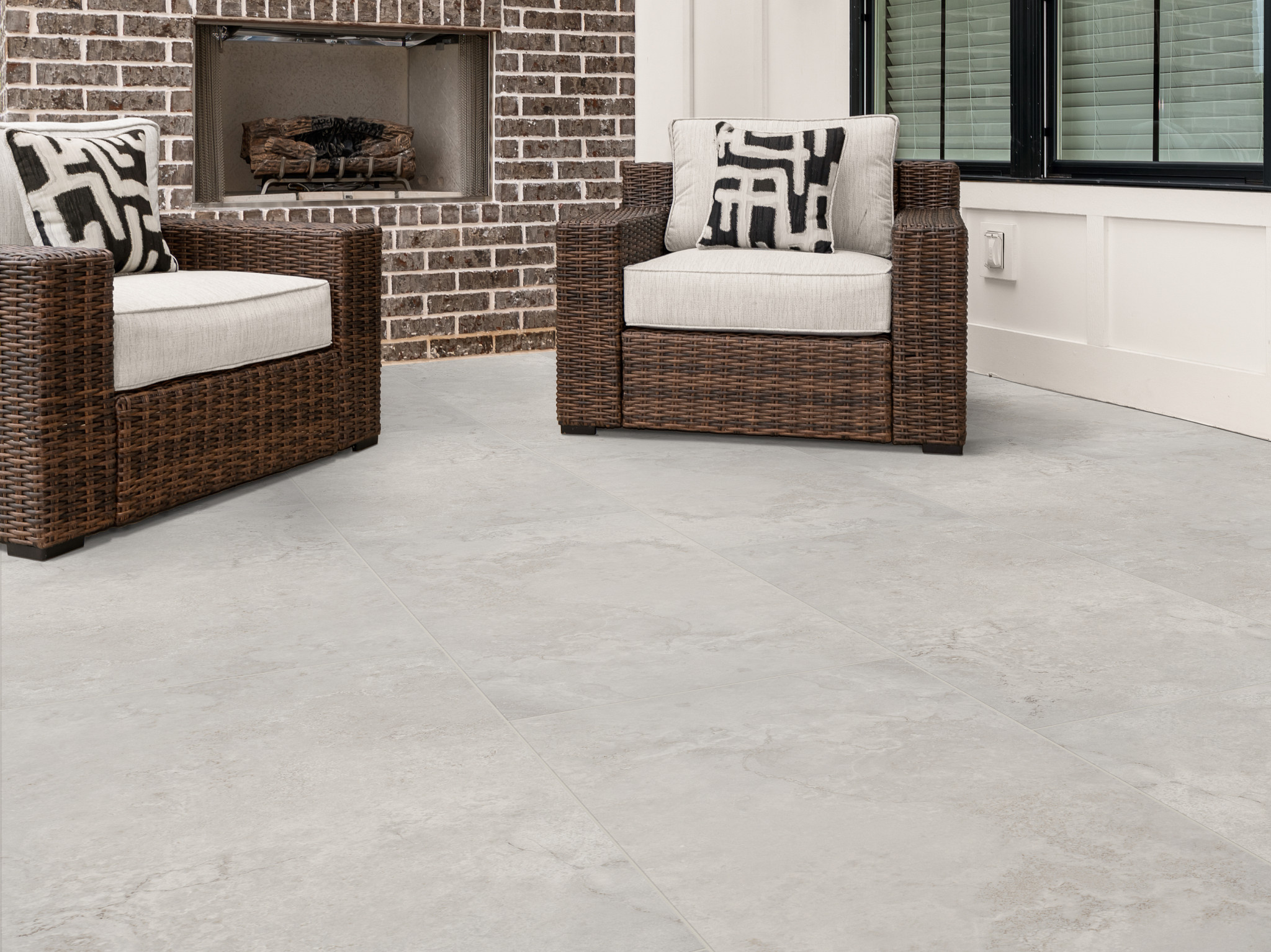 LAYERED EARTH 24X48 CC GREY ROOM