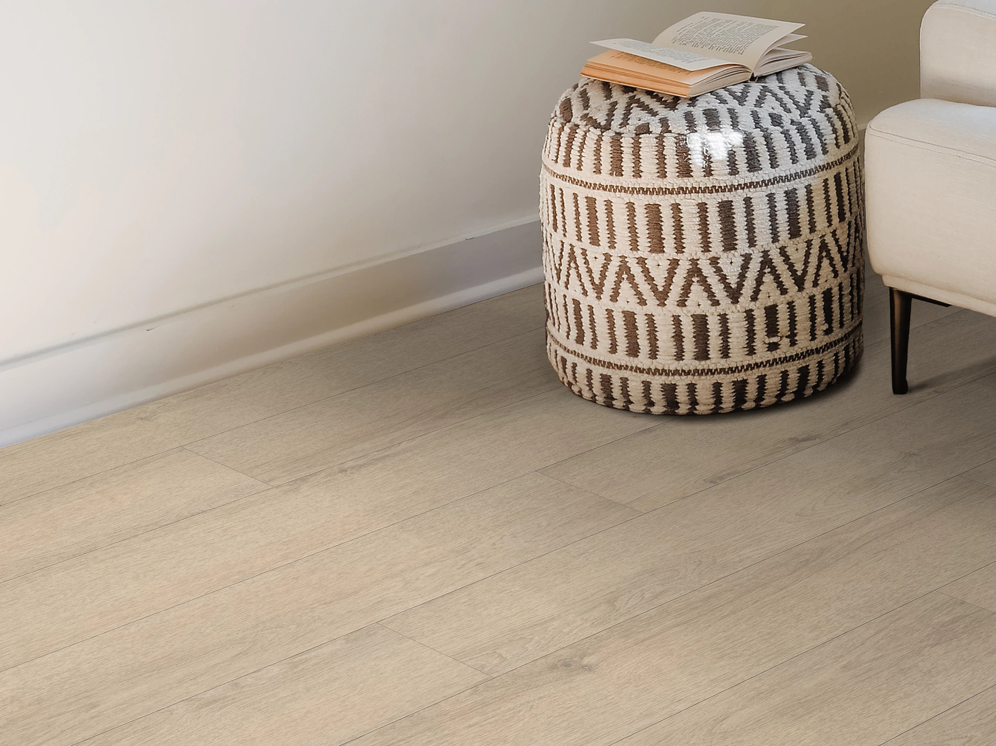 INDWELL-II-20-5723V-FLAXEN-02097-room-image