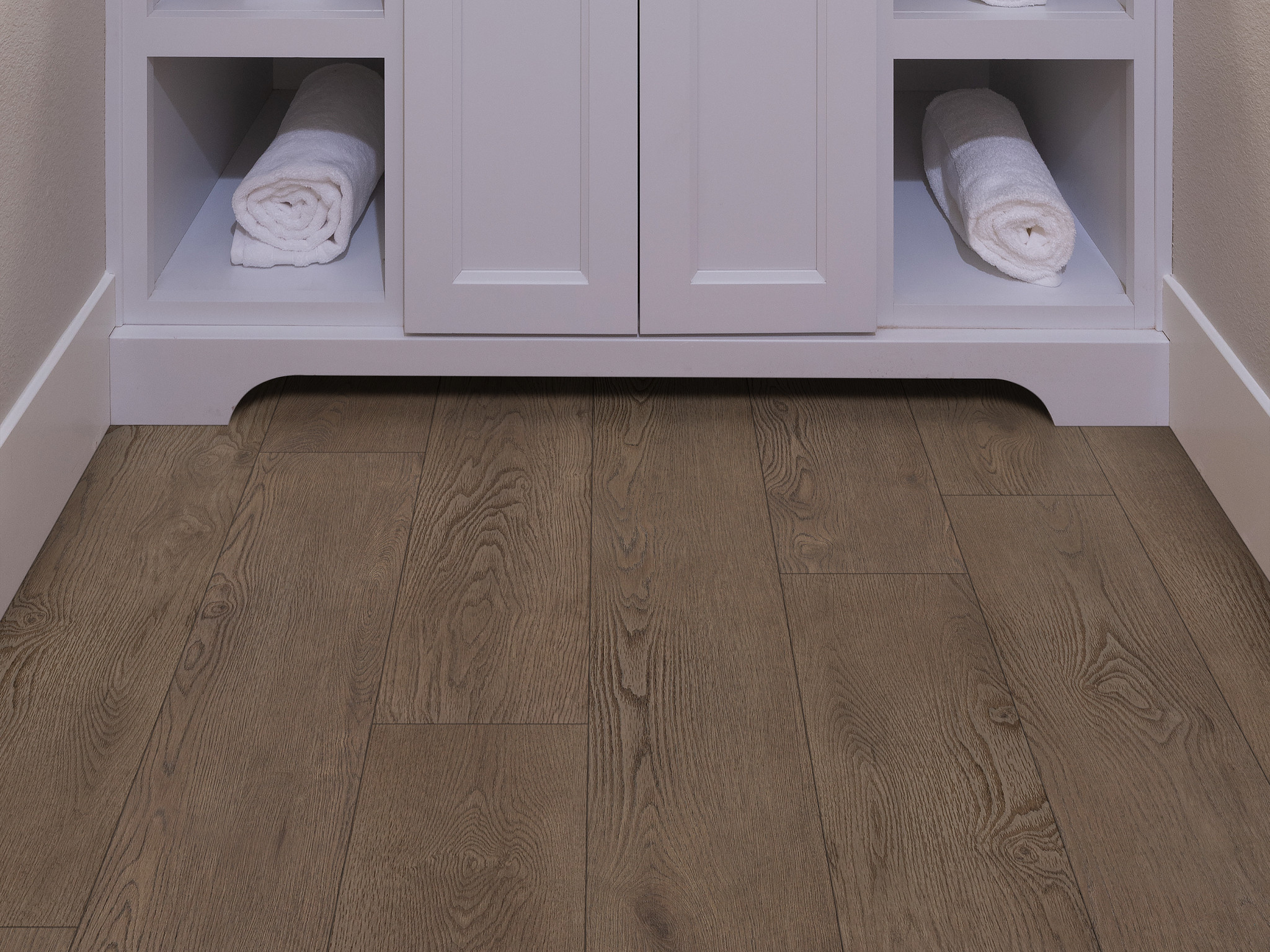 Woodland Heritage 5719V in color Midnight Mocha | Commercial Vinyl
