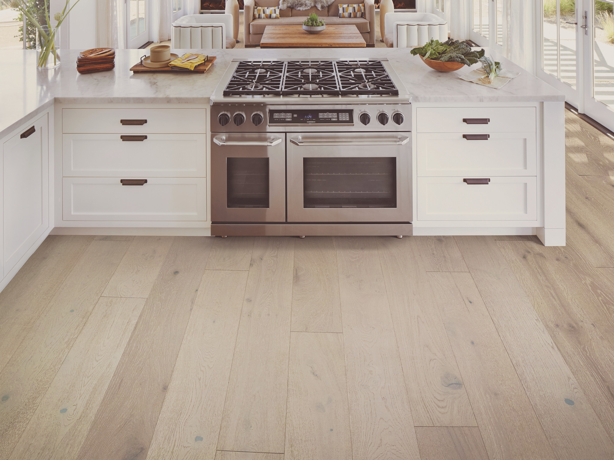 CASTLEWOOD OAK KNIGHT ROOM