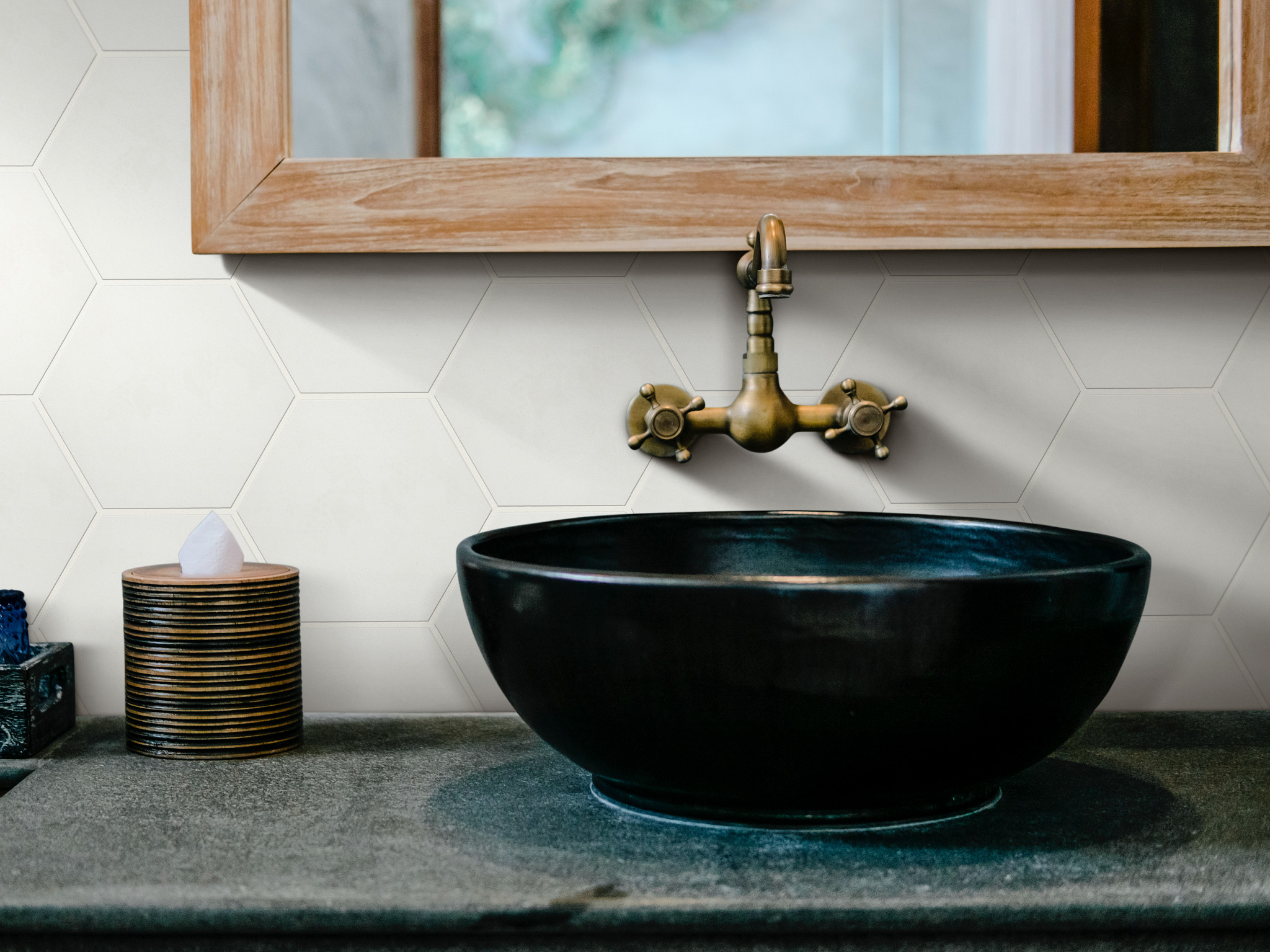 POINT & VERGE SOLID WHITE ROOM