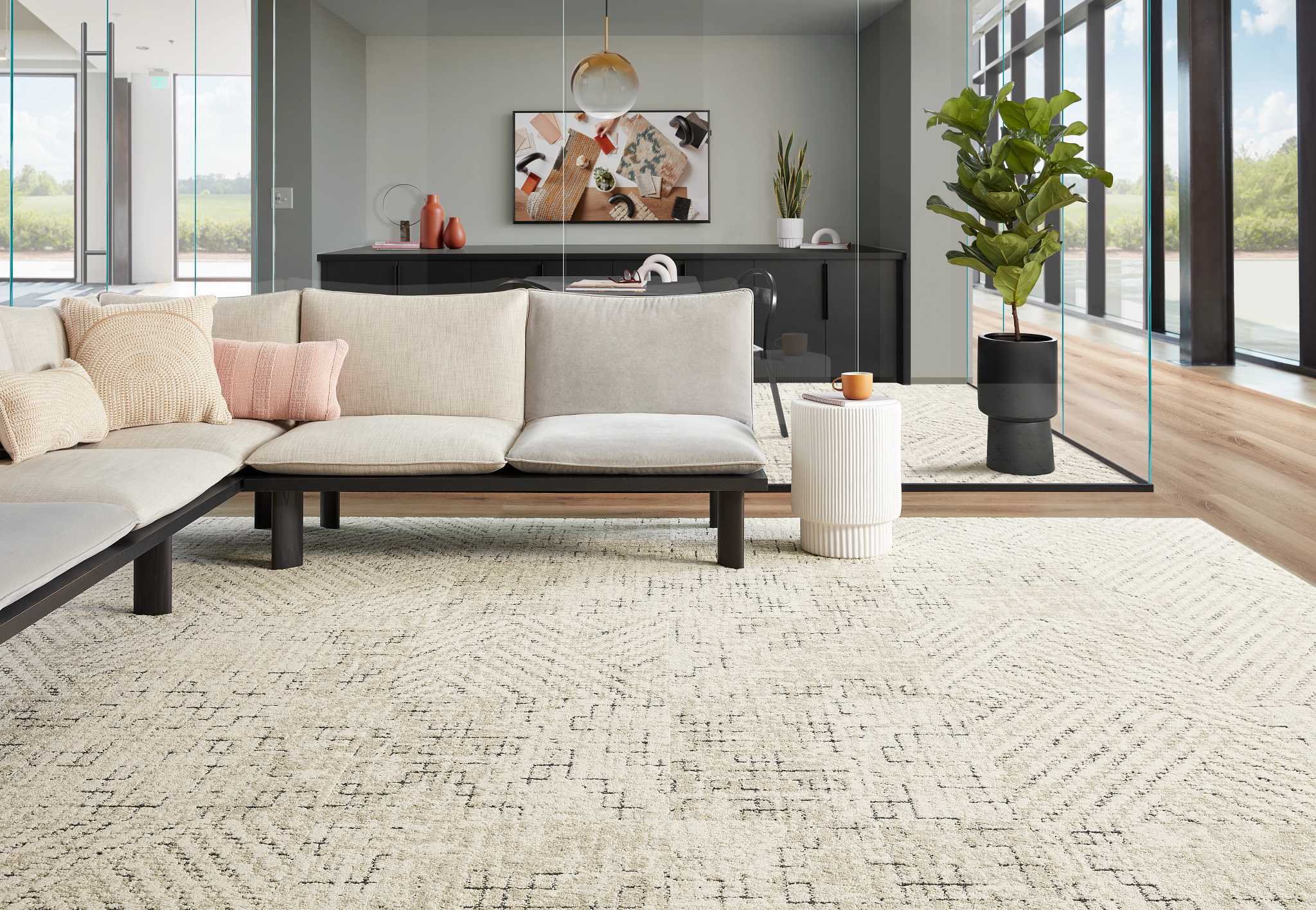 Stonework Carpet Tile + Chisel Carpet Tile en el color Pebble