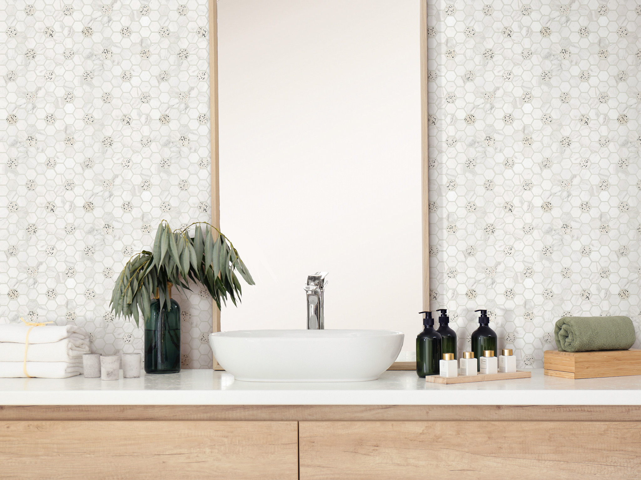 NOBLE PURSUIT 1.4 HEX WHITE TERRAZZO ROOM