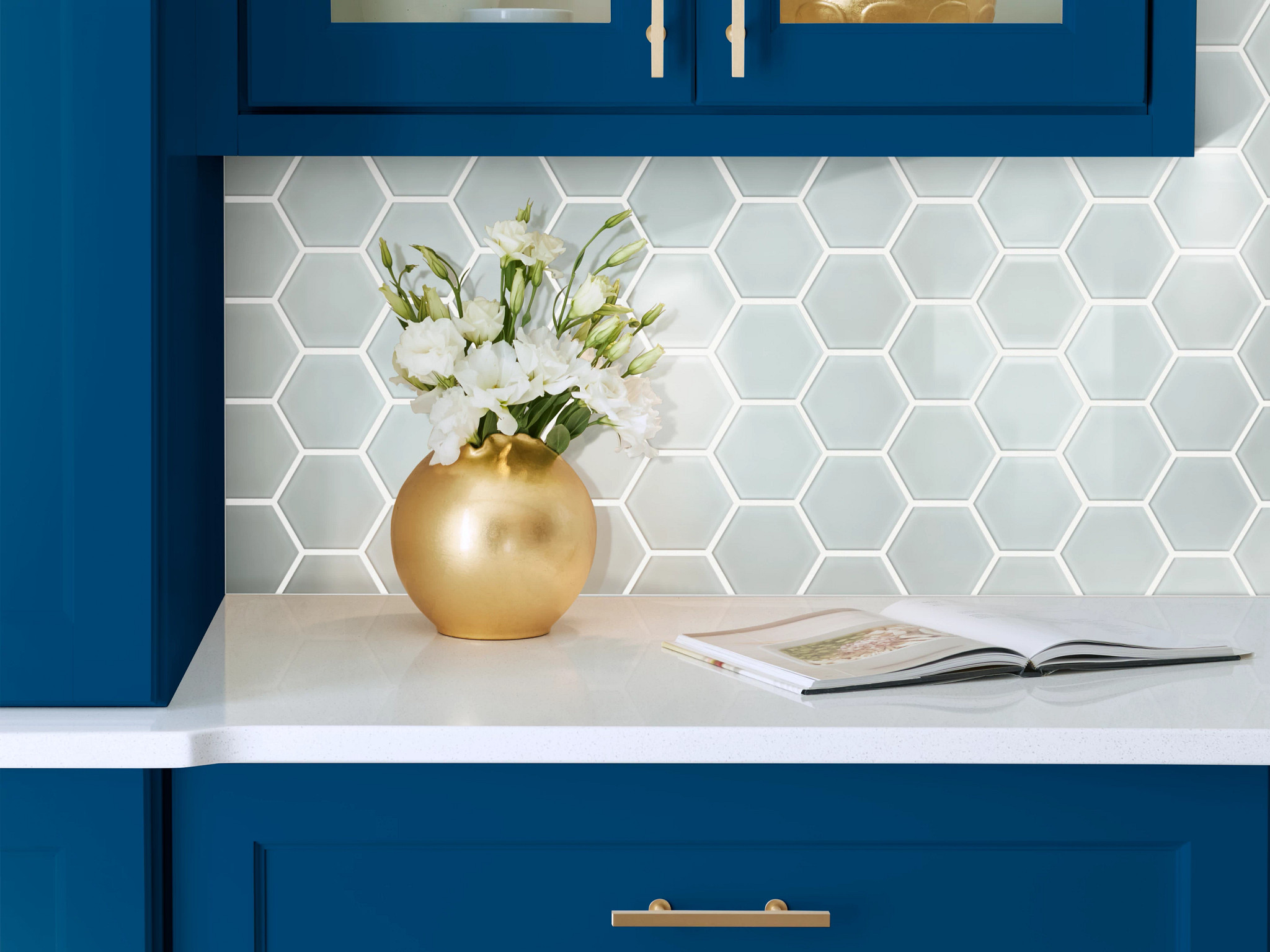 ASCENDANT 3" HEX SERENE WHITE ROOM