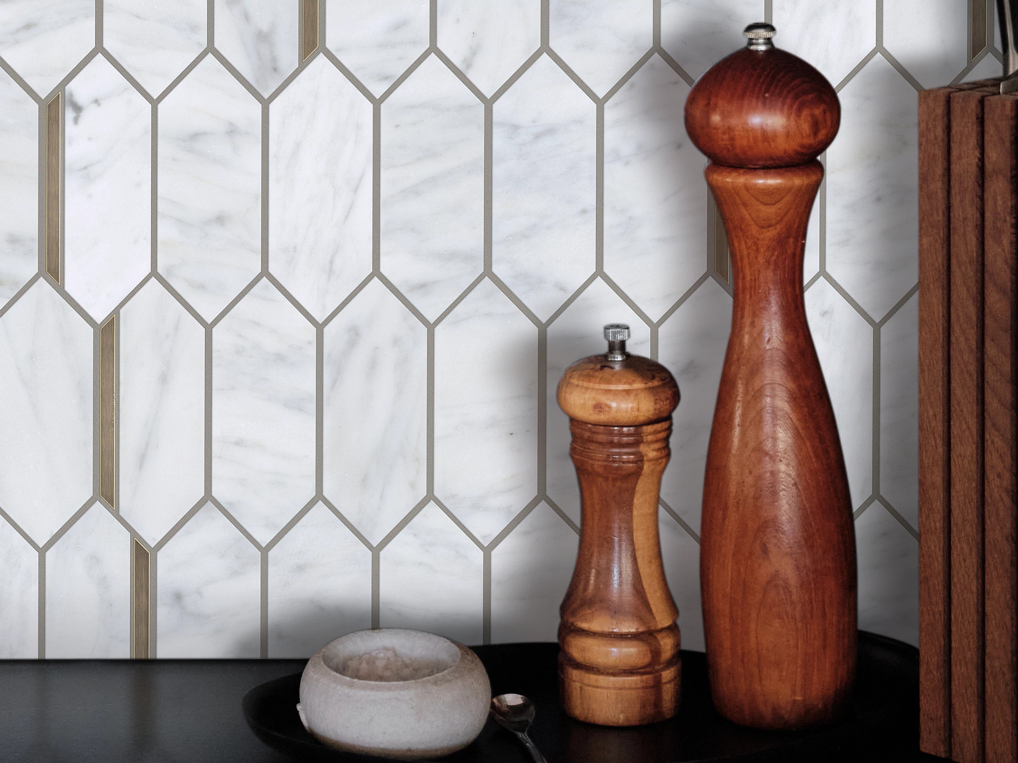 ZARINA PKT MOS CARRARA MARBLE ROOM