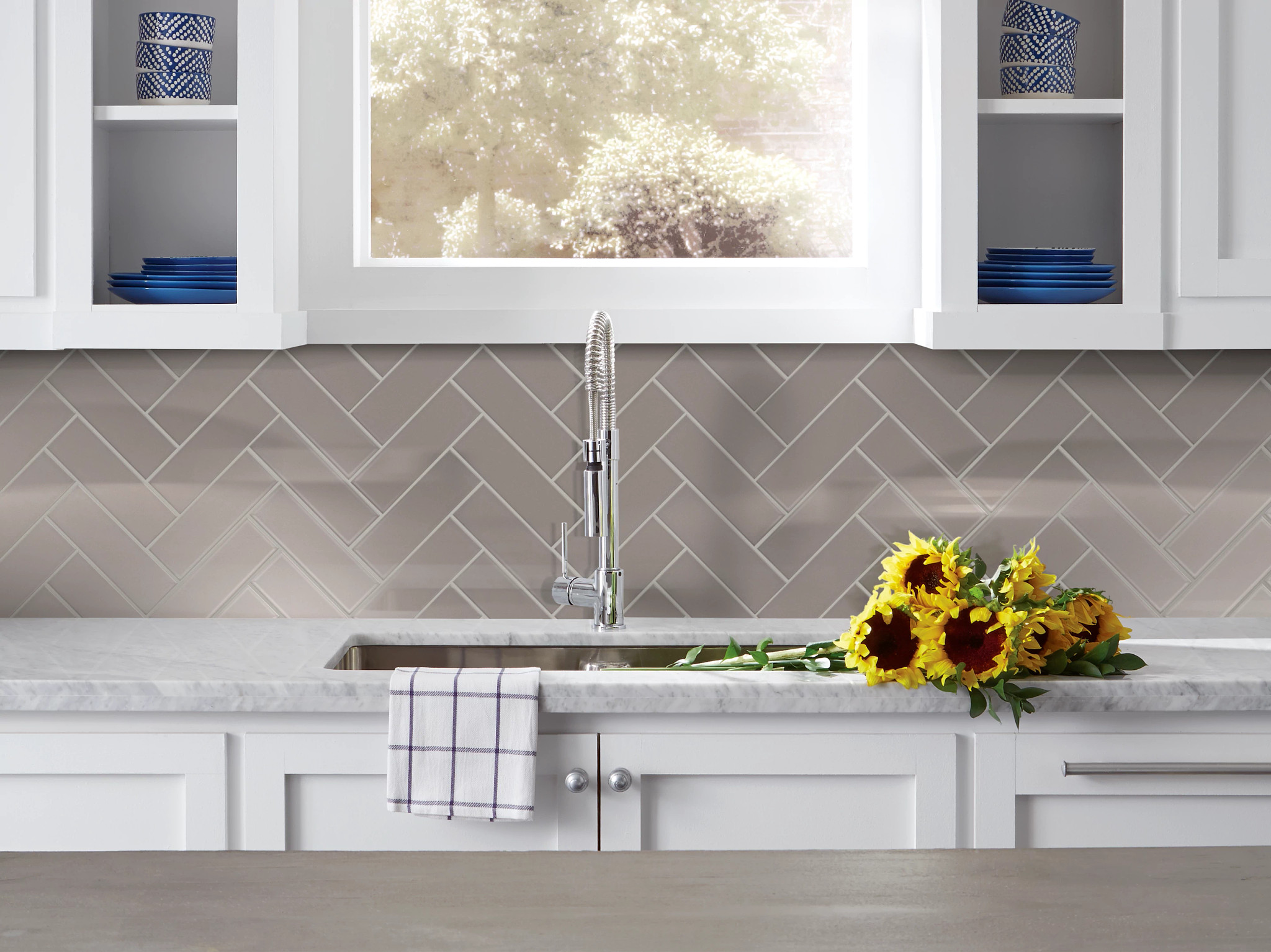 GRANDEUR HERRINGBONE GLOSS TAUPE ROOM