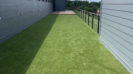 Stylish rooftop with synthetic turf flooring Green artificial grass on rooftop terrace