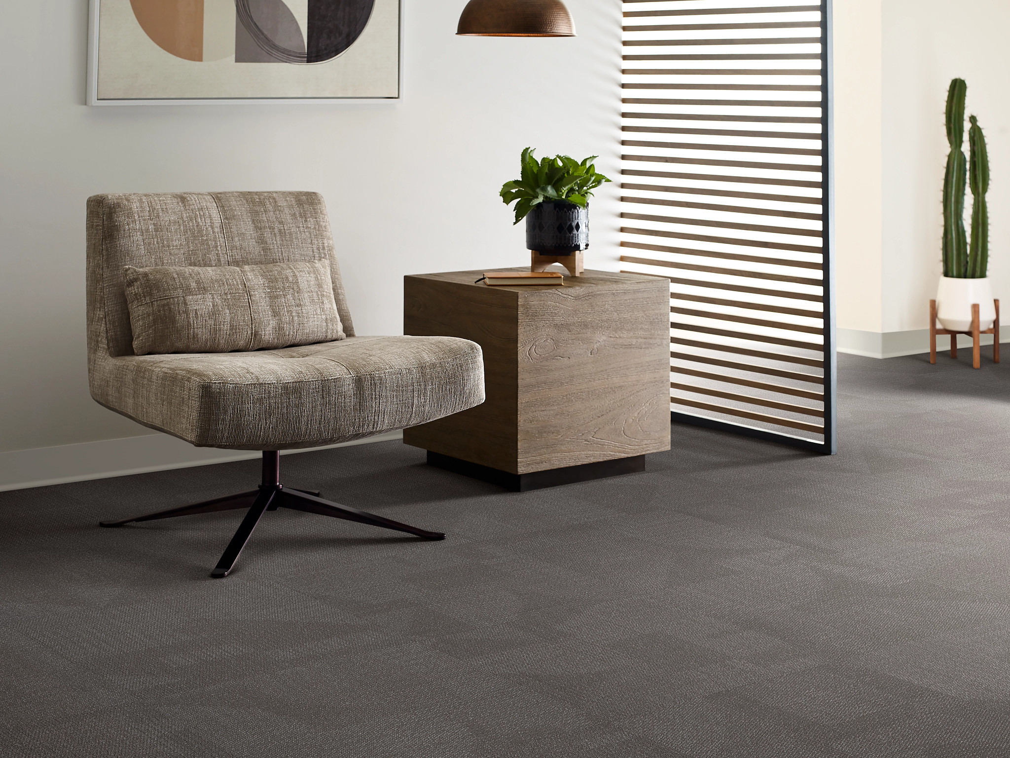 REEMERGE-54972-COMPOSE-00500-room-image