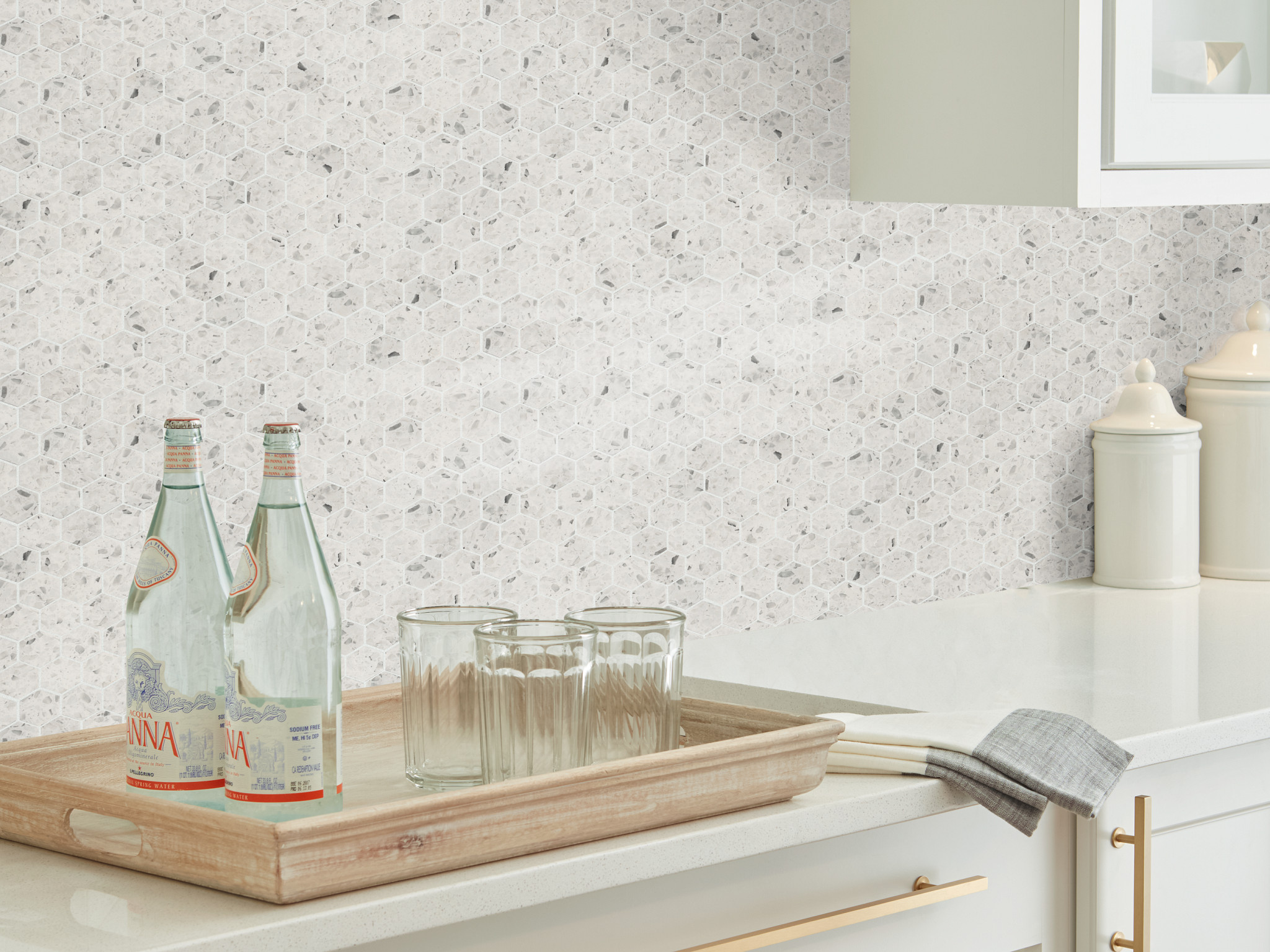 LUXE MODERNE 2" HEX MOS STREAMLINE WHITE ROOM